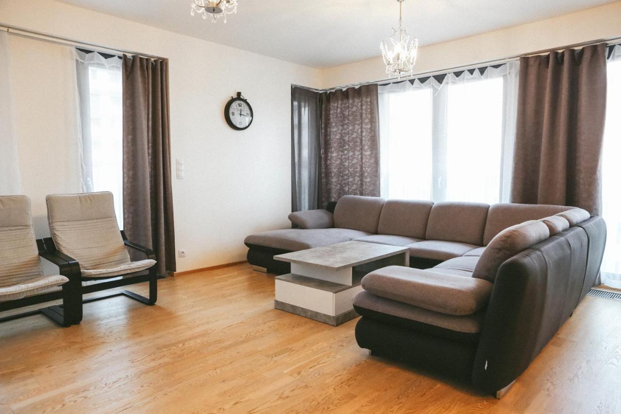 Sunny Apartment *